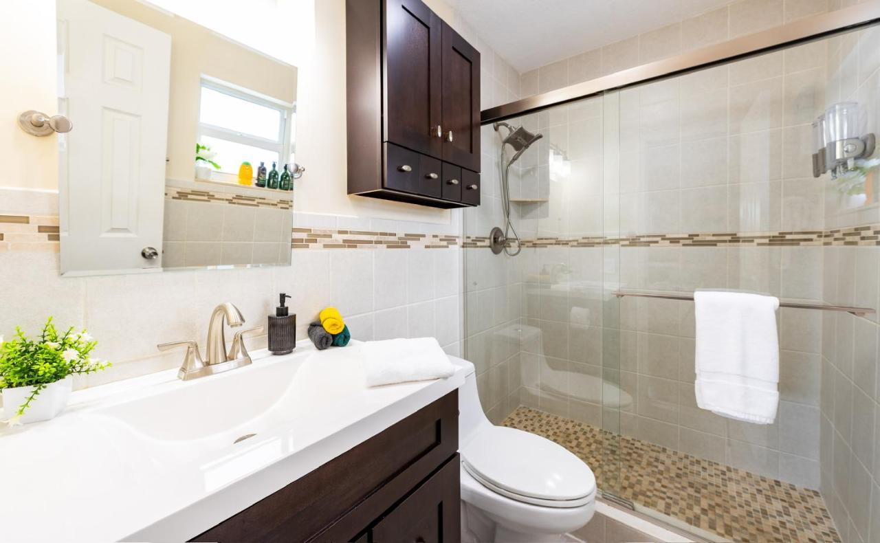 Colorful Home - Pool - Game Room - Basketball Court - Bbq & More Fort Lauderdale Esterno foto